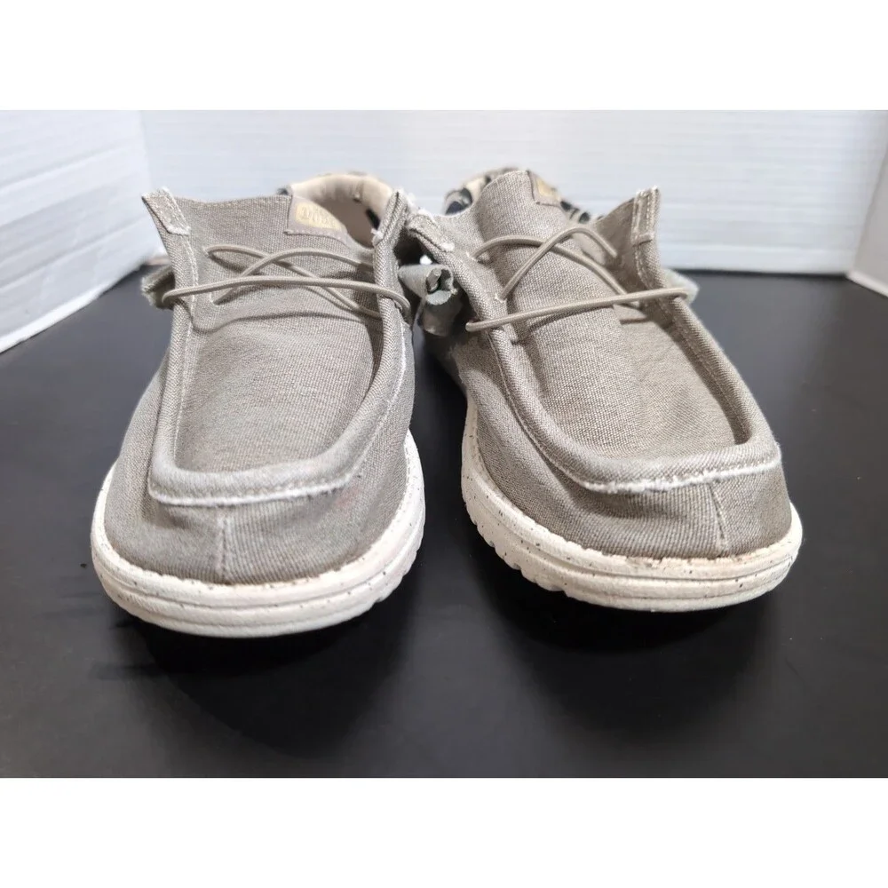 HEY DUDE WALLEY MEN'S SIZE 8 LIGHTWEIGHT SLIP ON SHOES BEIGE GUC